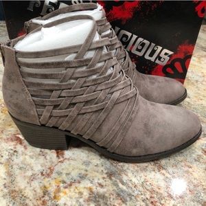 Fergalicious bandana booties